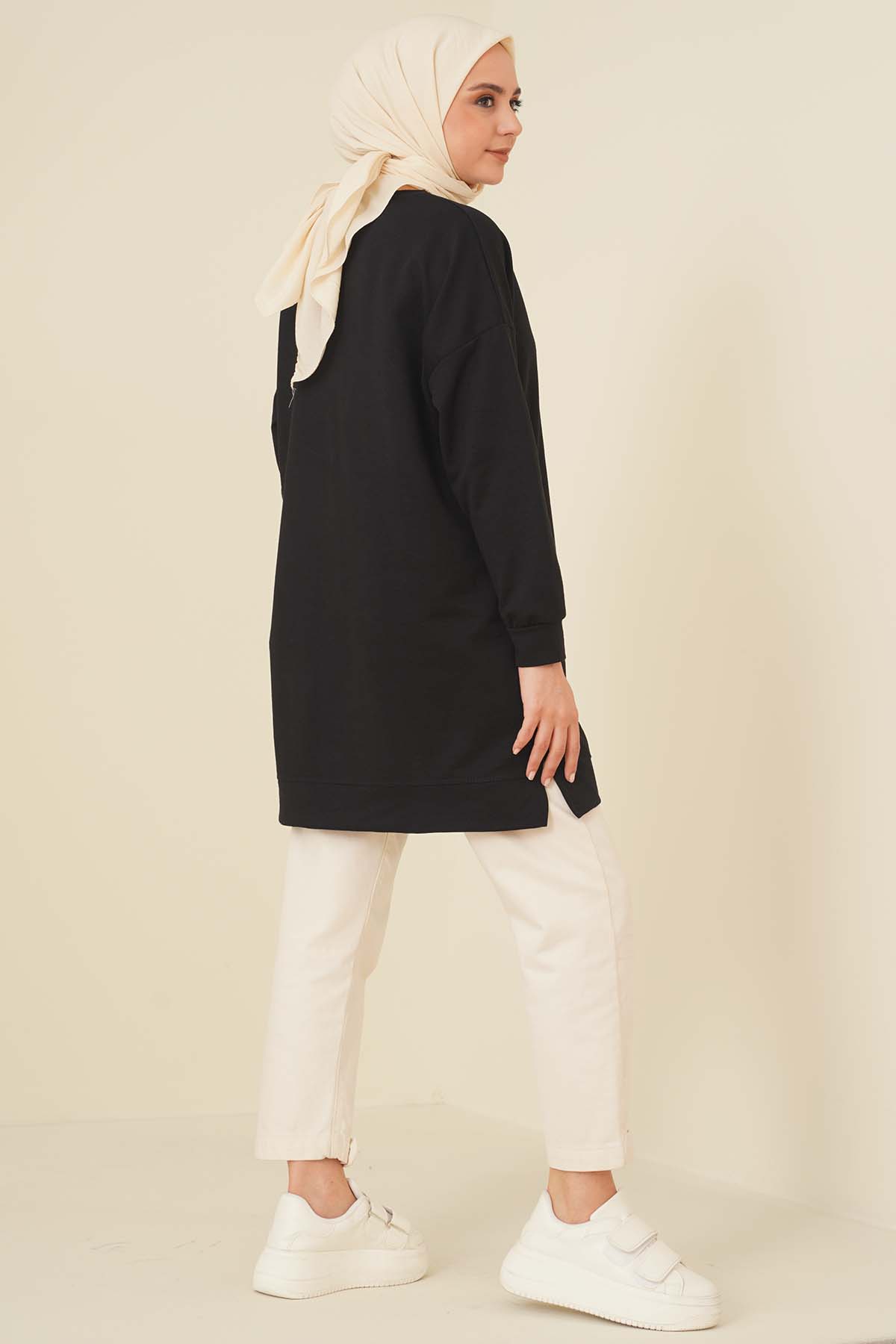 Loose Tunic with Emblem - Black