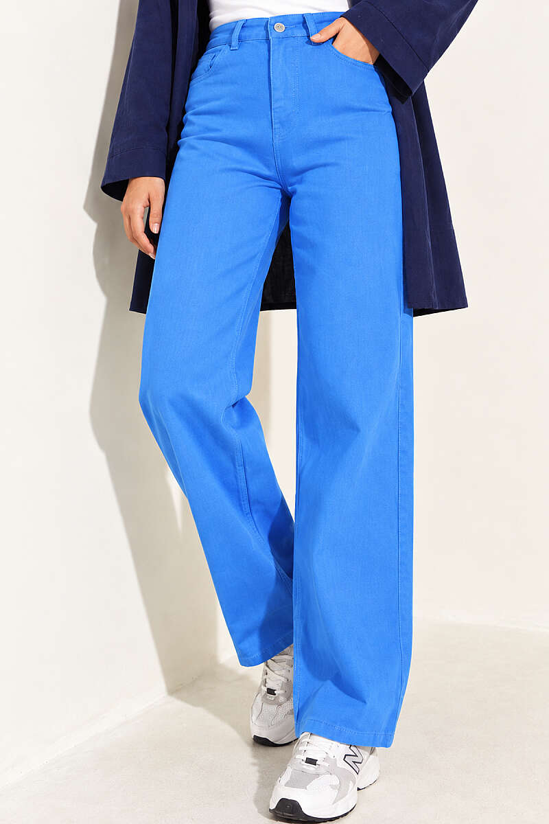 Straight-Leg Jeans - Saxe Blue