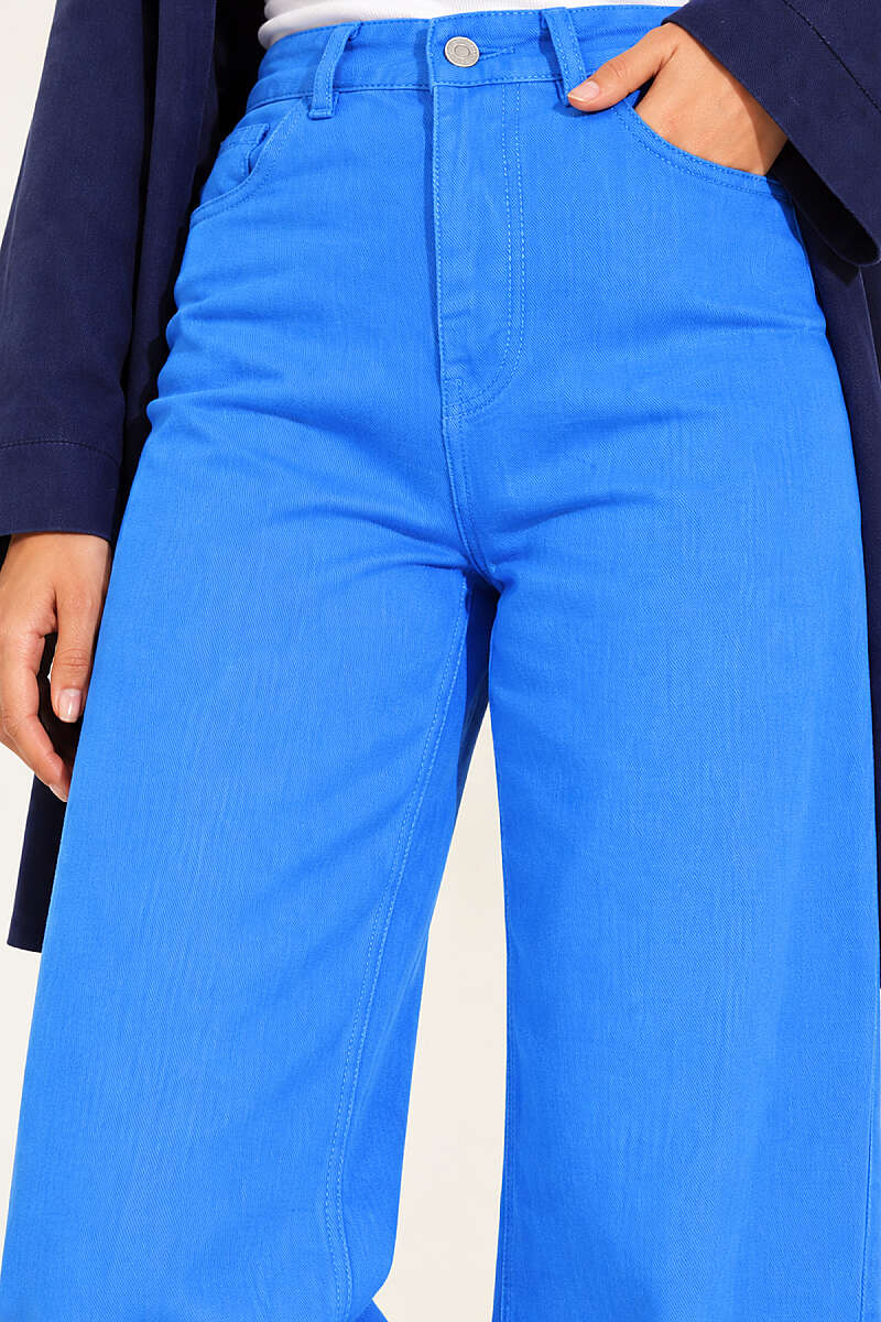 Straight-Leg Jeans - Saxe Blue