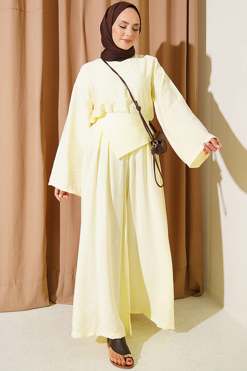 Two-Piece Set with Loose Trousers - Yellow