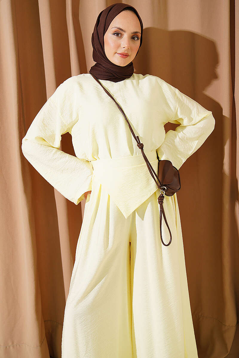 Two-Piece Set with Loose Trousers - Yellow