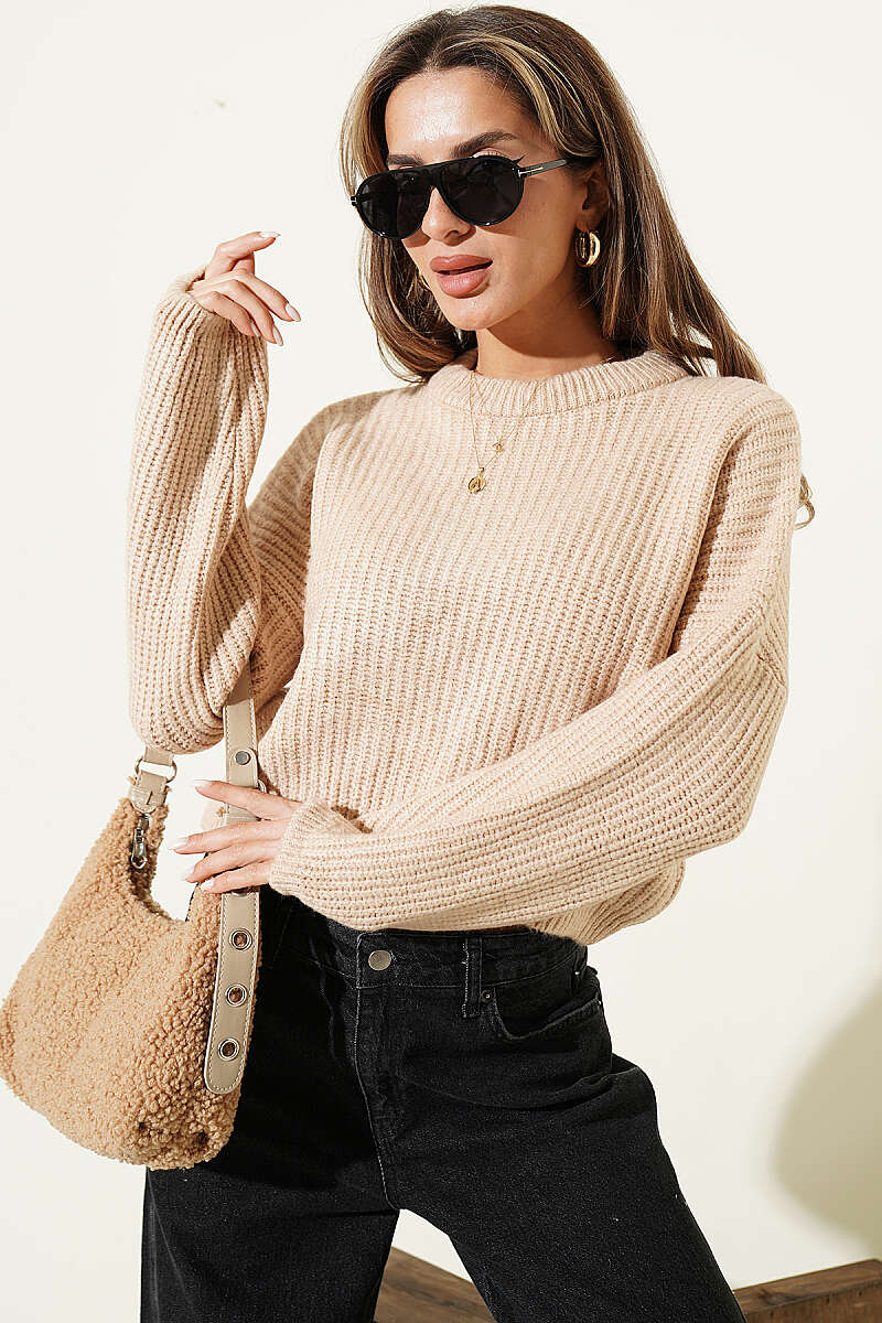 Short Soft Knit Sweater in Salonica Stitch - Beige