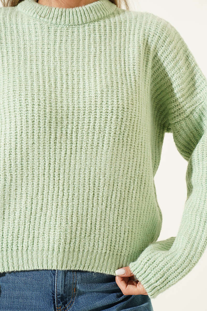 Short Soft Knit Sweater in Salonica Stitch - Mint