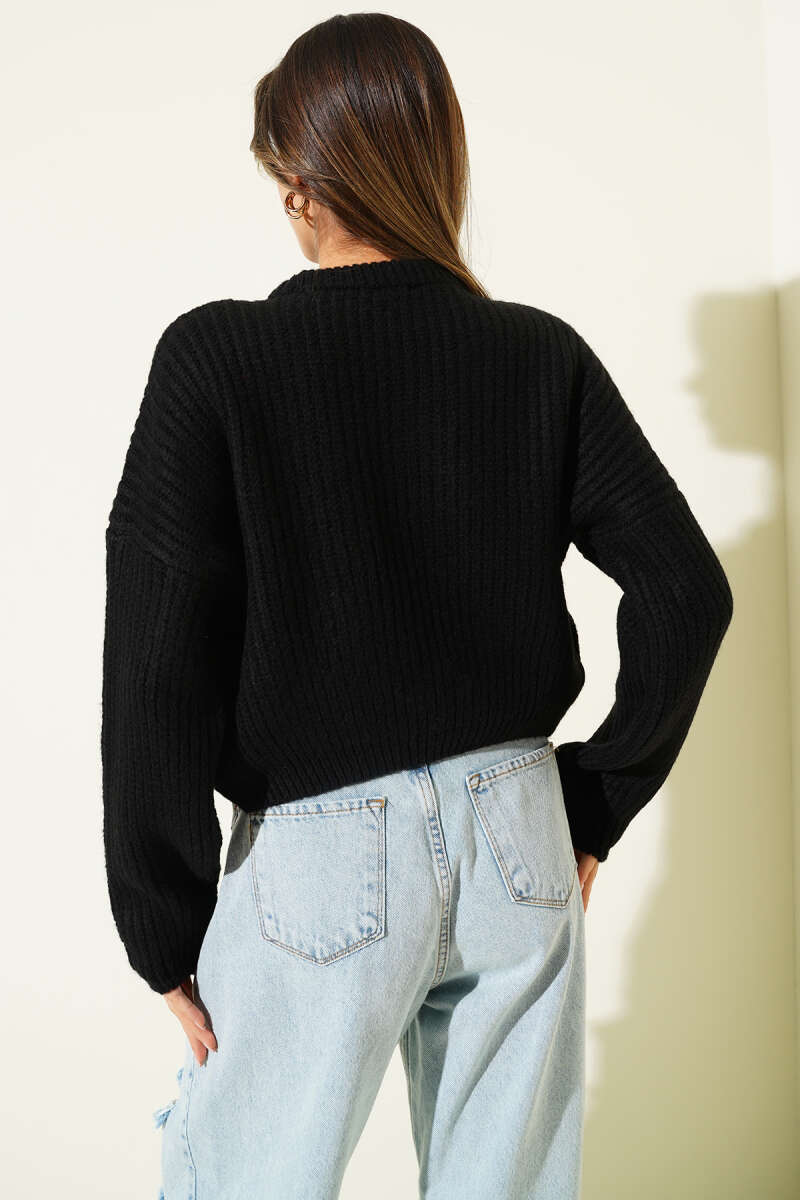 Short Soft Knit Sweater in Salonica Stitch - Black