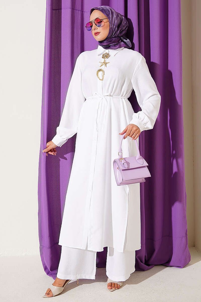 Two-Piece Set with Gold Emblem Accessory - White
