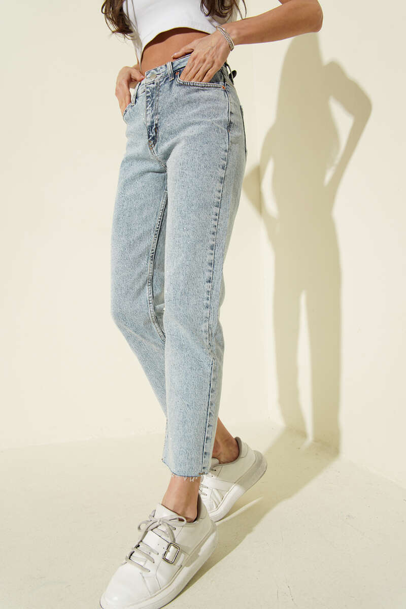Scattered-Stone Slim-Leg Jeans - Light Wash