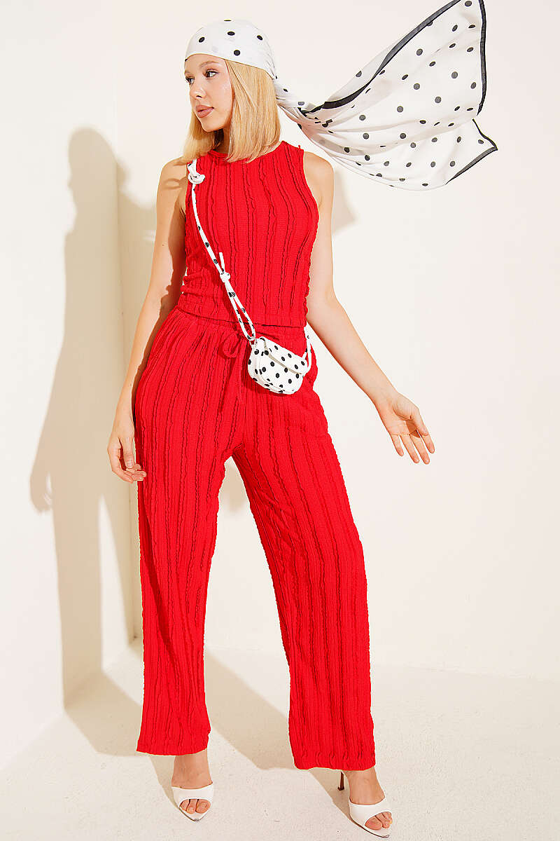 Sleeveless Crew-Neck Two-Piece Set - Red
