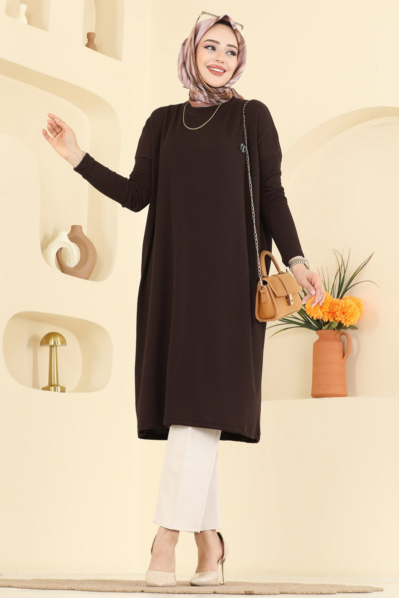 Elegant Twisted Knit Tunic with Emblem - Brown