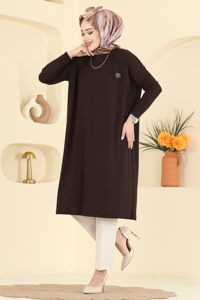 Elegant Twisted Knit Tunic with Emblem - Brown