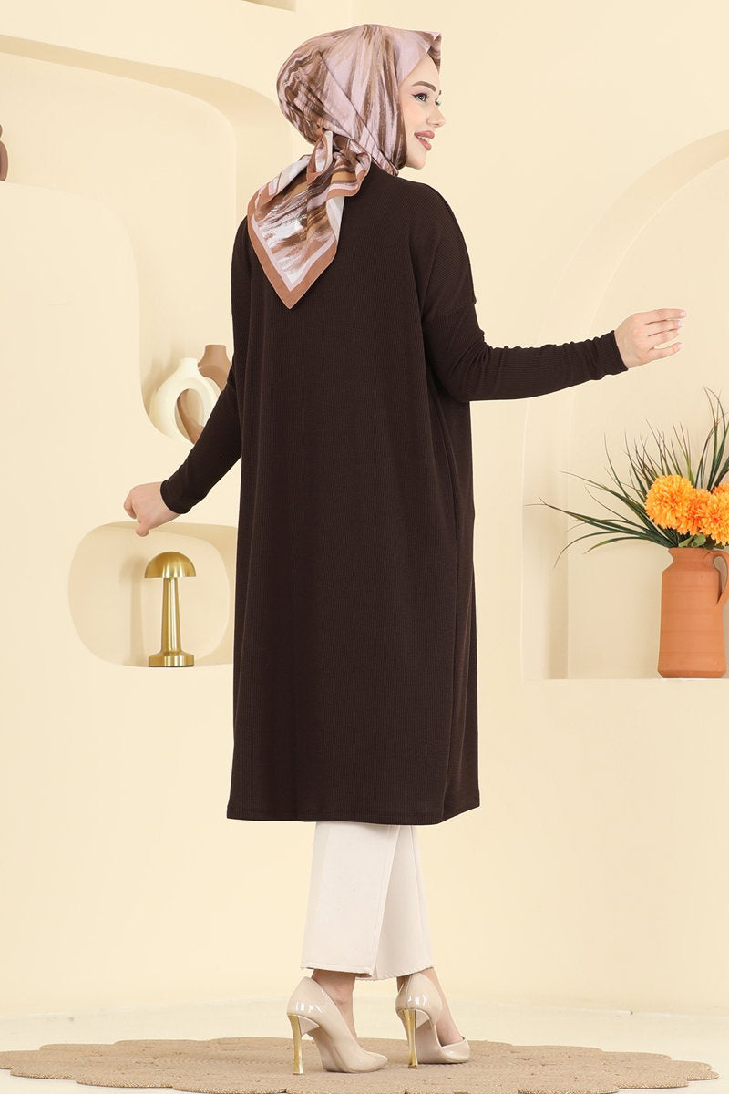 Elegant Twisted Knit Tunic with Emblem - Brown