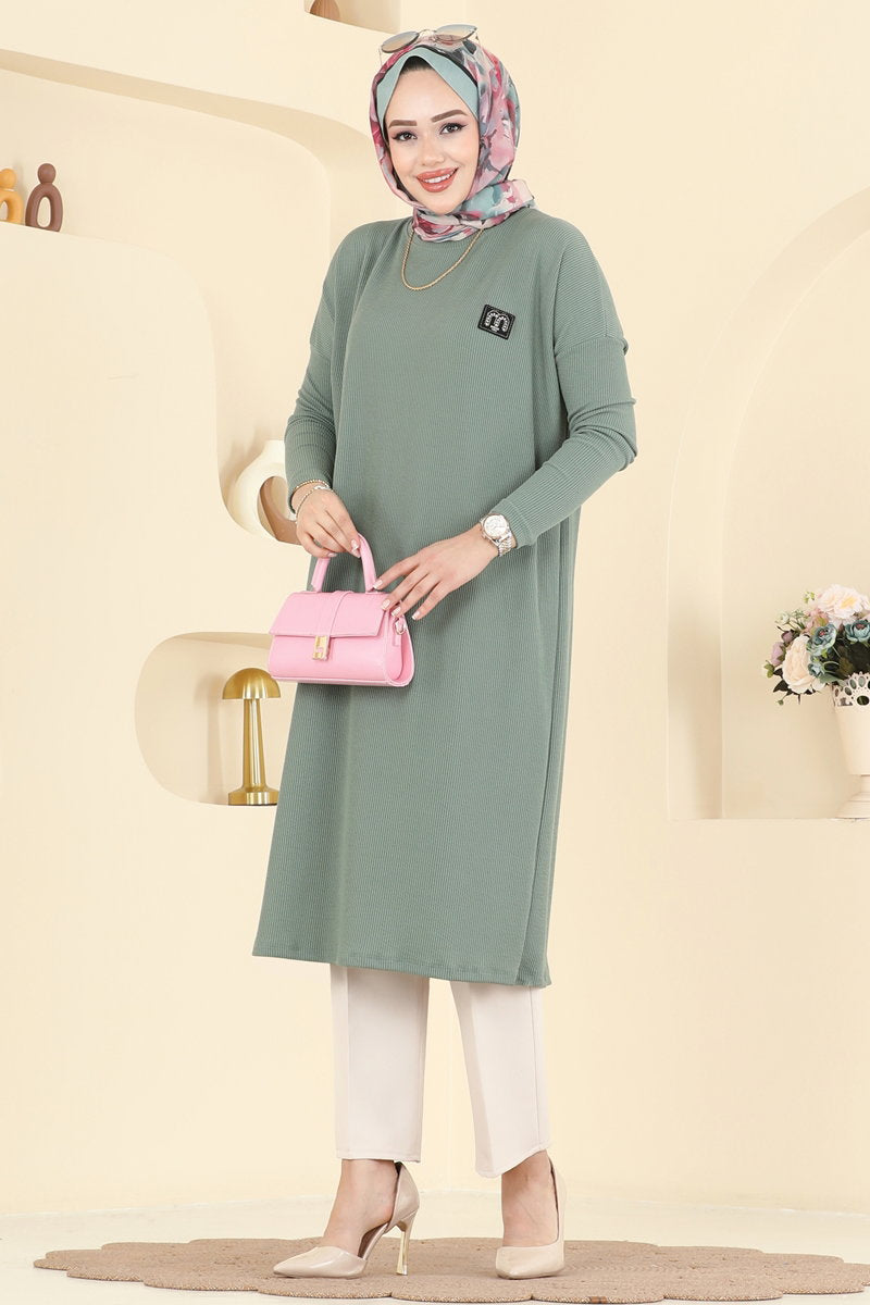Elegant Twisted Knit Tunic with Emblem - Mint