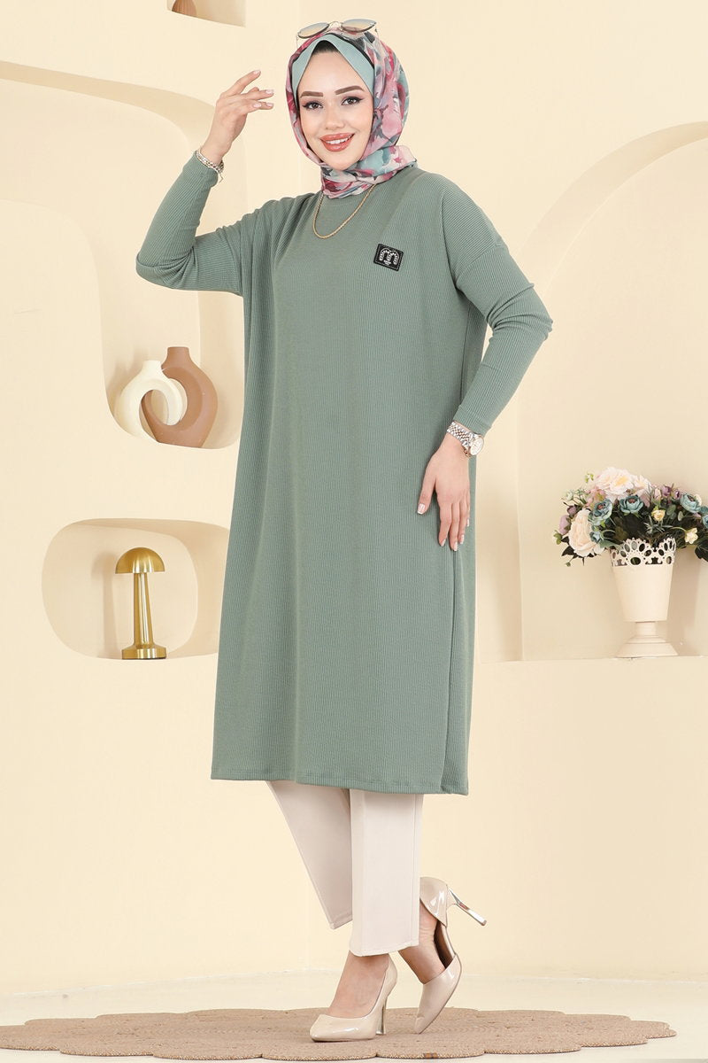 Elegant Twisted Knit Tunic with Emblem - Mint