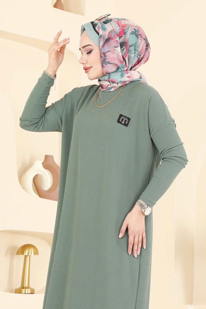 Elegant Twisted Knit Tunic with Emblem - Mint