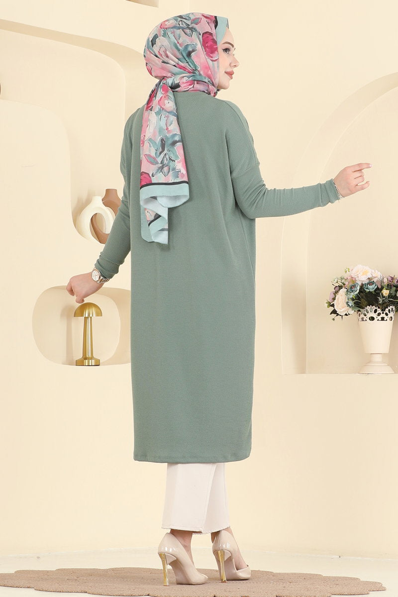 Elegant Twisted Knit Tunic with Emblem - Mint