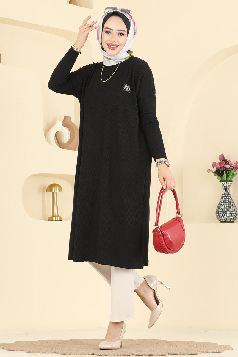Elegant Twisted Knit Tunic with Emblem - Black