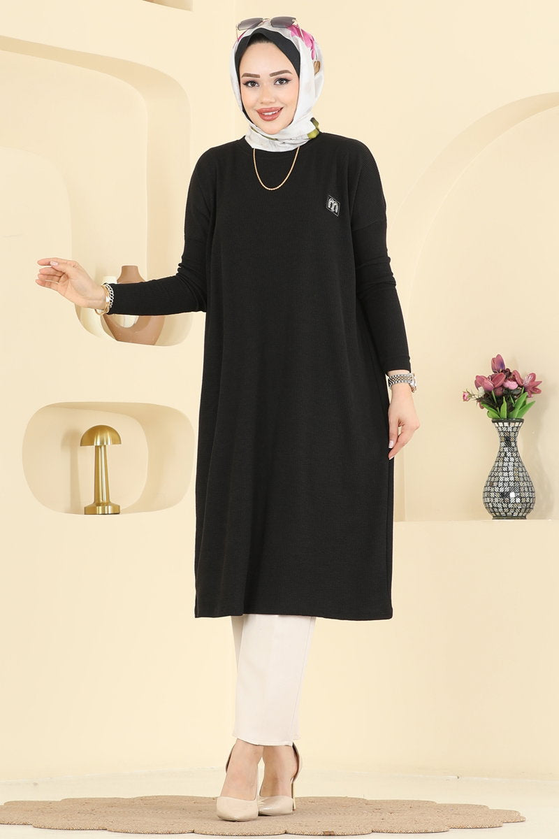 Elegant Twisted Knit Tunic with Emblem - Black