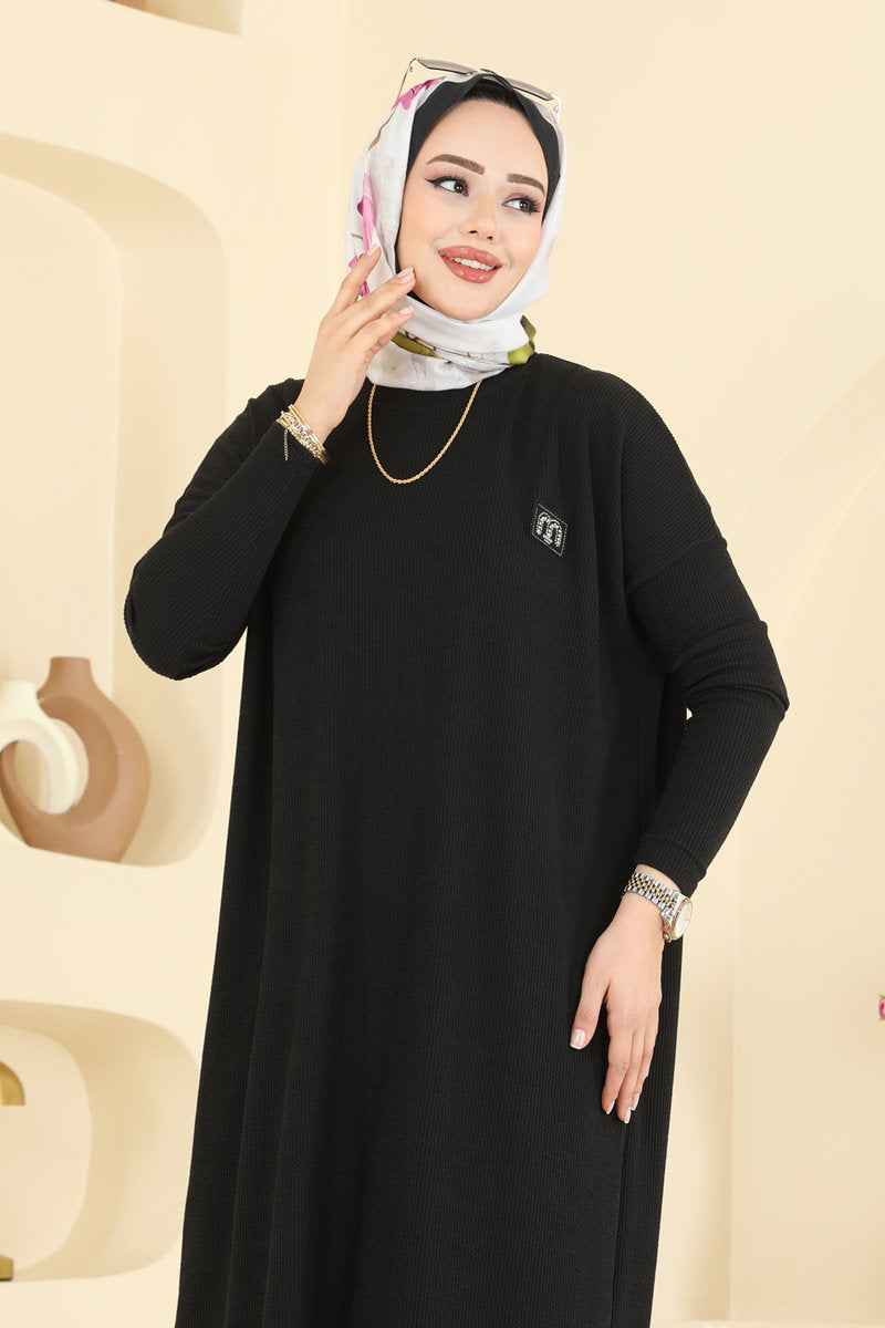 Elegant Twisted Knit Tunic with Emblem - Black