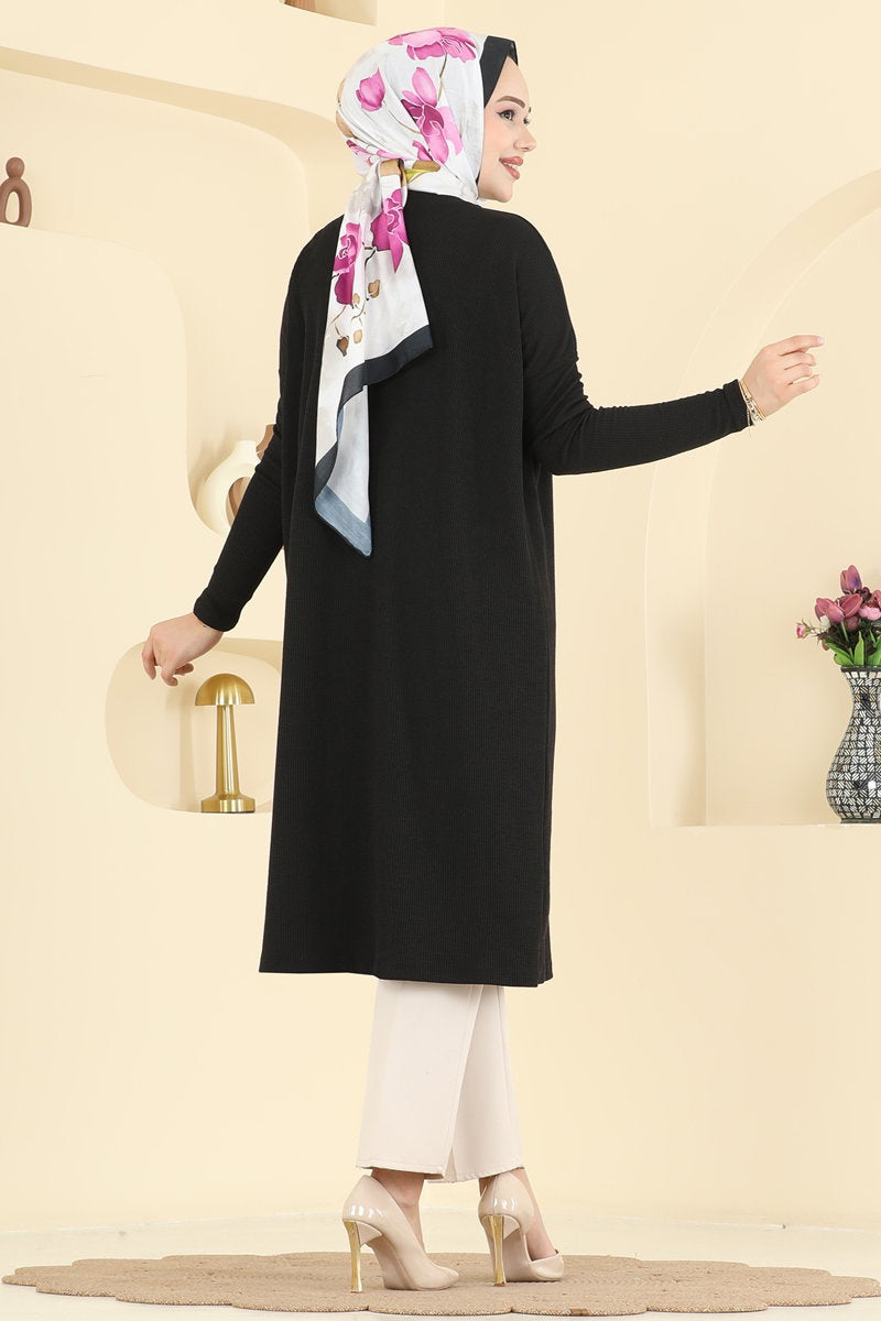 Elegant Twisted Knit Tunic with Emblem - Black