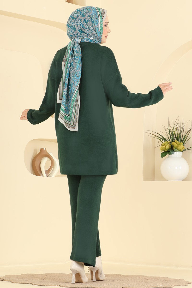 Elegant Two-Piece Knit Set with Buttons - Emerald