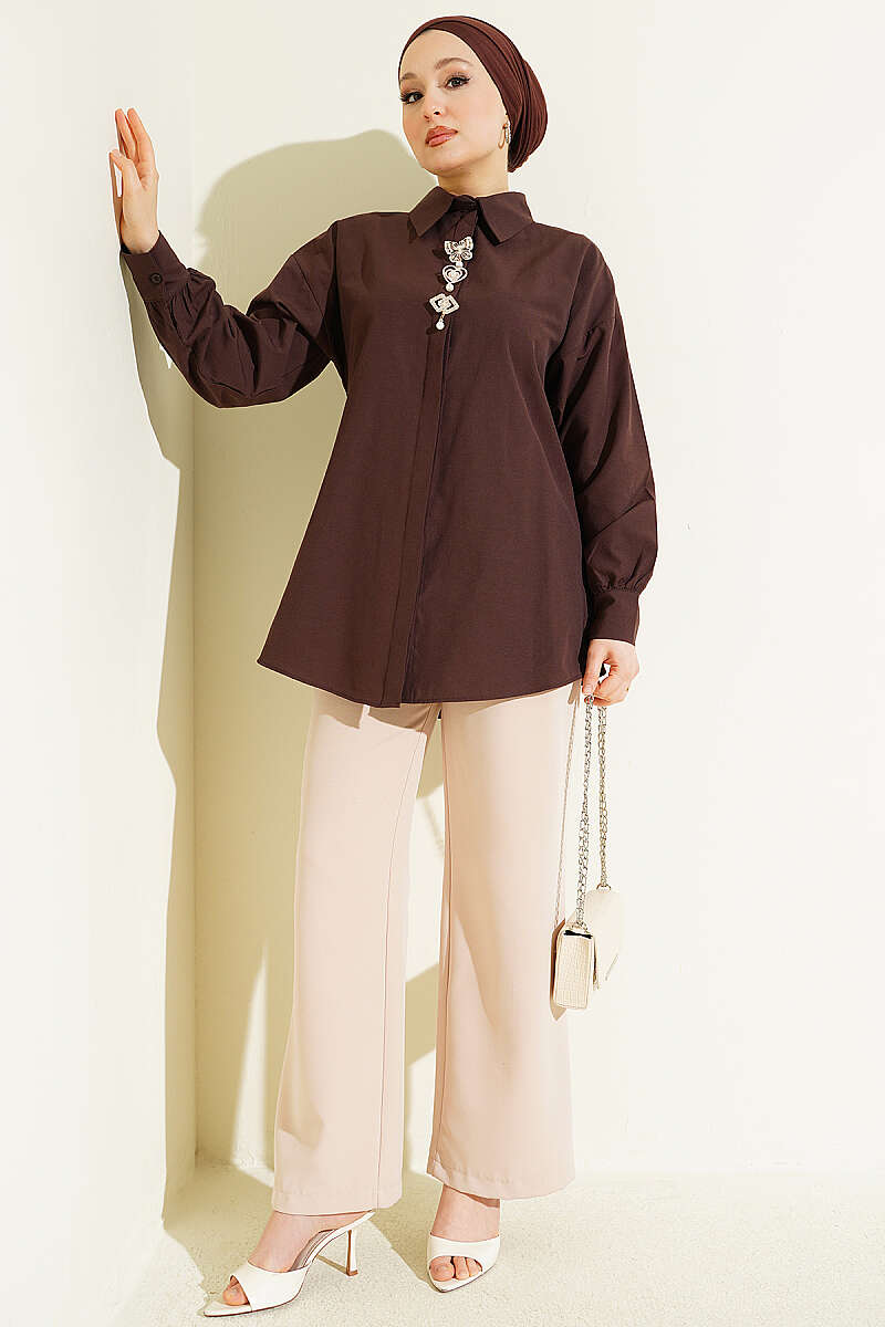 Concealed-Button Shirt with Stone Brooch - Brown