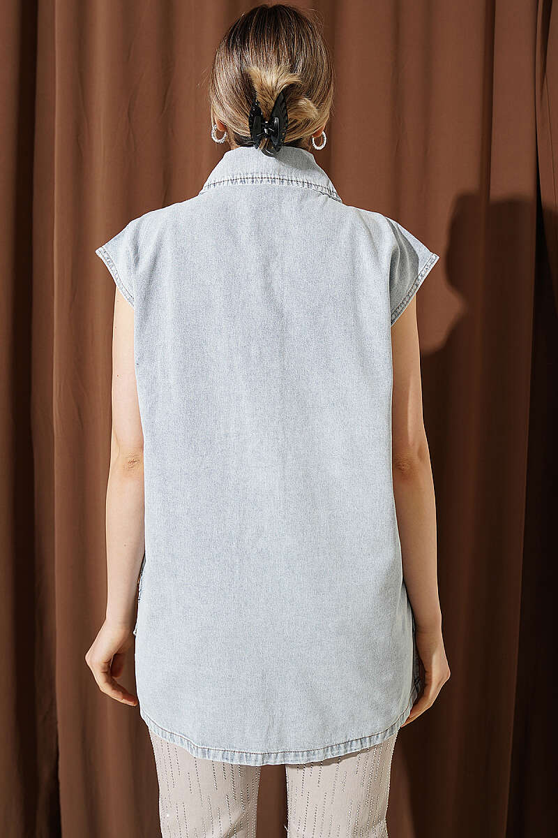 Single-Pocket Denim Vest - Light Wash