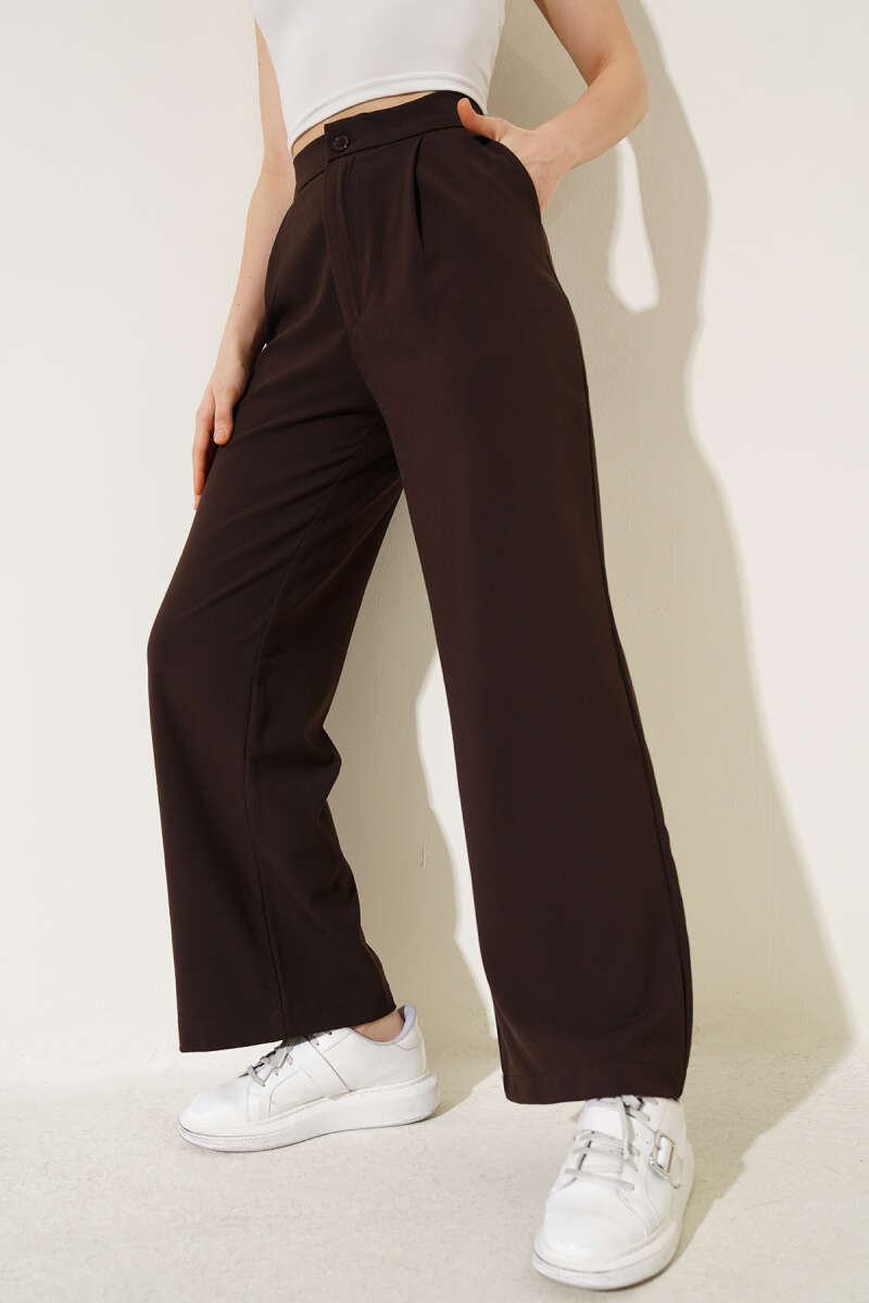 Single-Pleat Button Tailored Pants - Brown