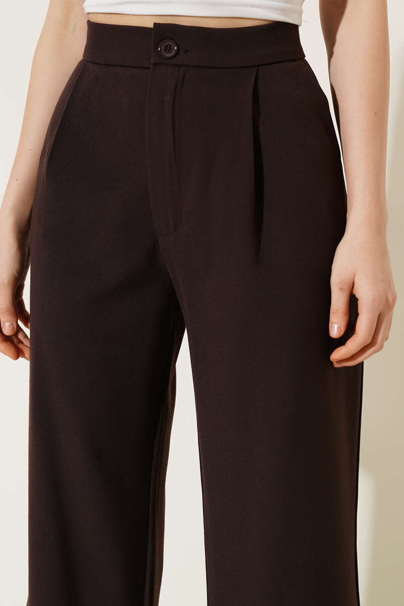 Single-Pleat Button Tailored Pants - Brown