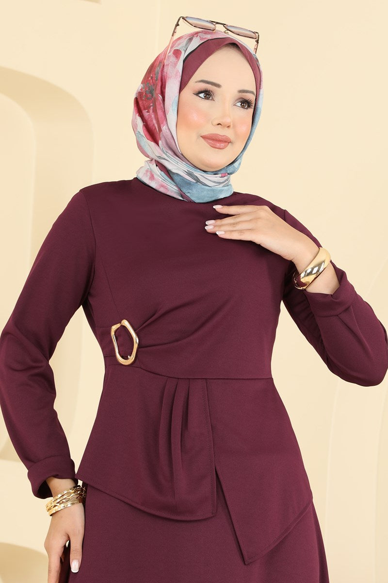 Elegant Crepe Knit Dress with Buckle - Burgundy