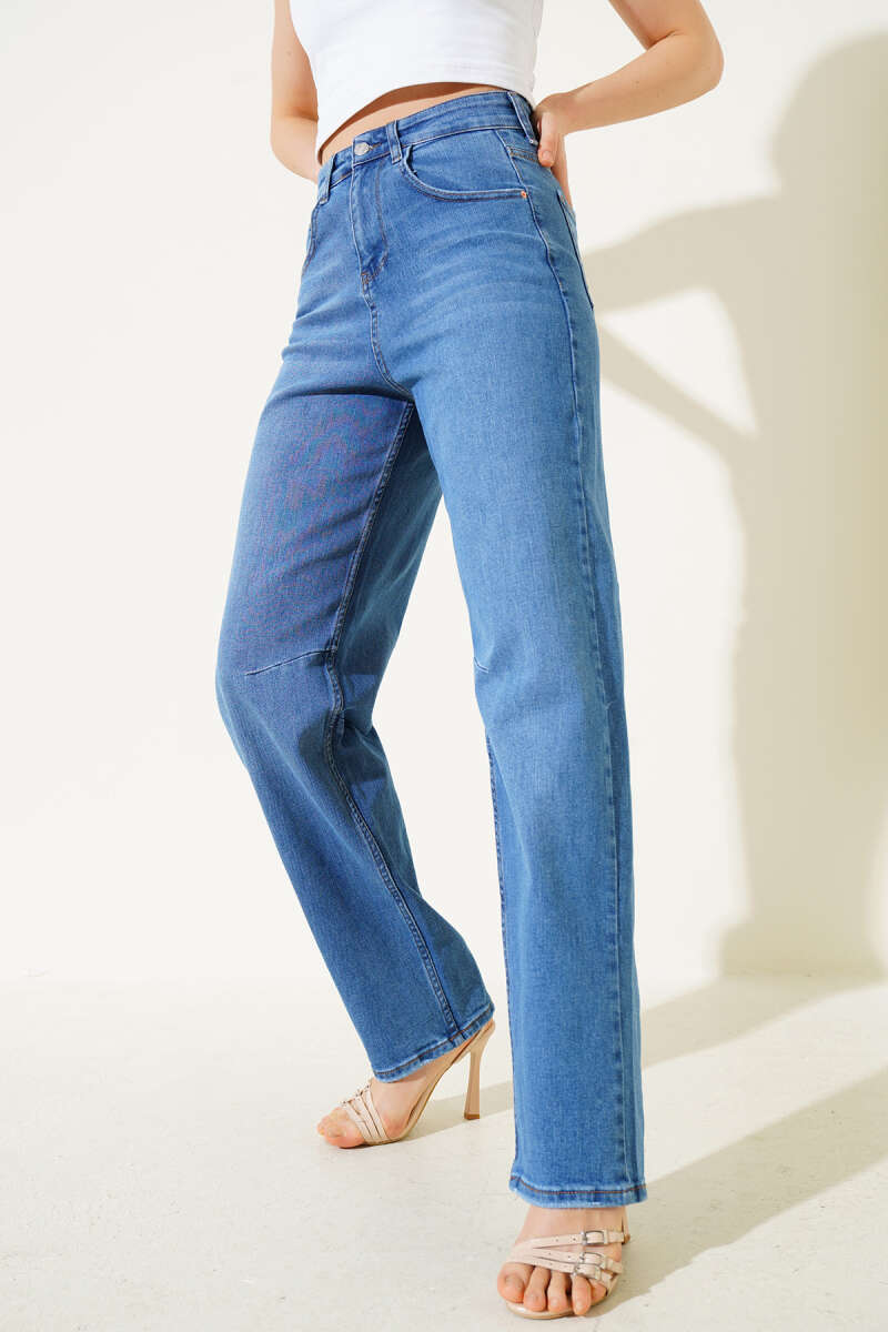 Baggy Jeans with Buckle and Darts - Blue
