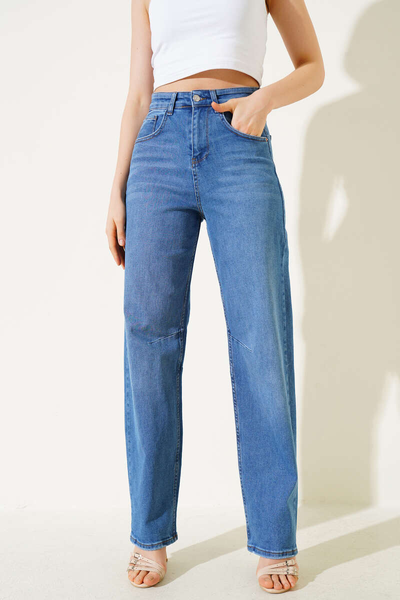 Baggy Jeans with Buckle and Darts - Blue