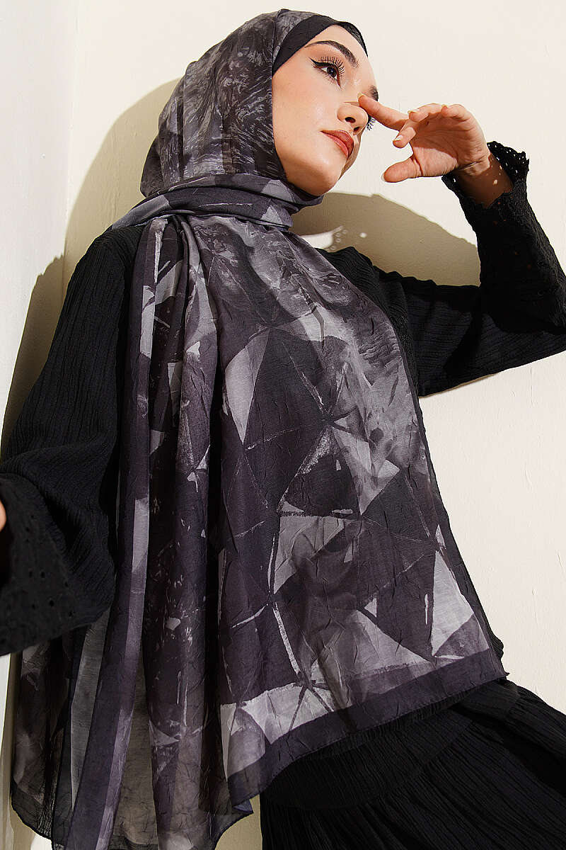 Triangle Print Bamboo Crinkle Shawl - Charcoal