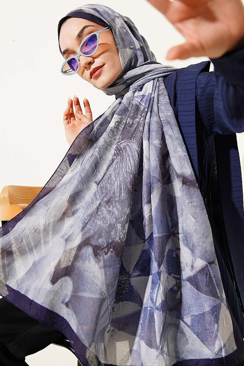 Triangle Print Bamboo Crinkle Shawl - Navy