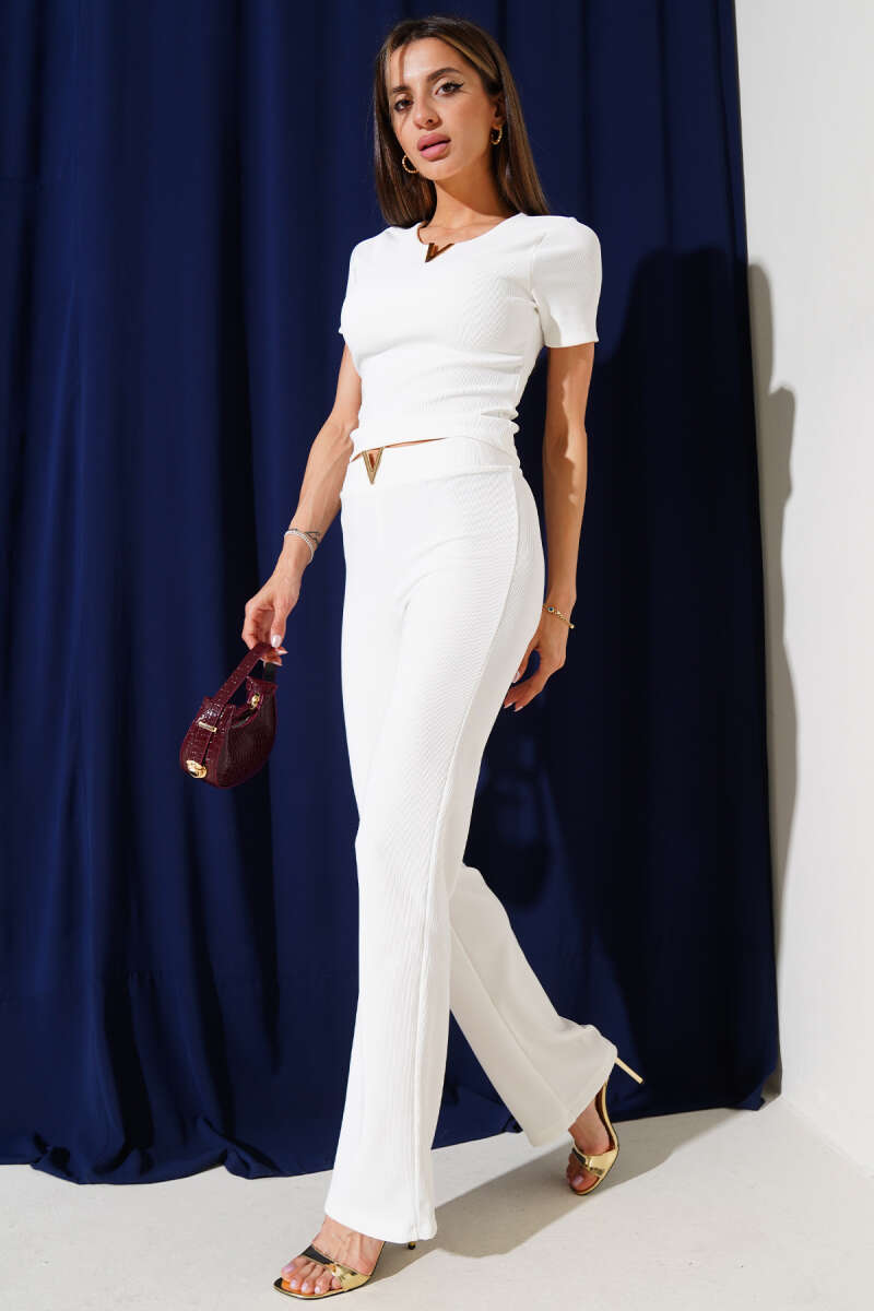 Short-Sleeve Two-Piece Set with V Accessory - White