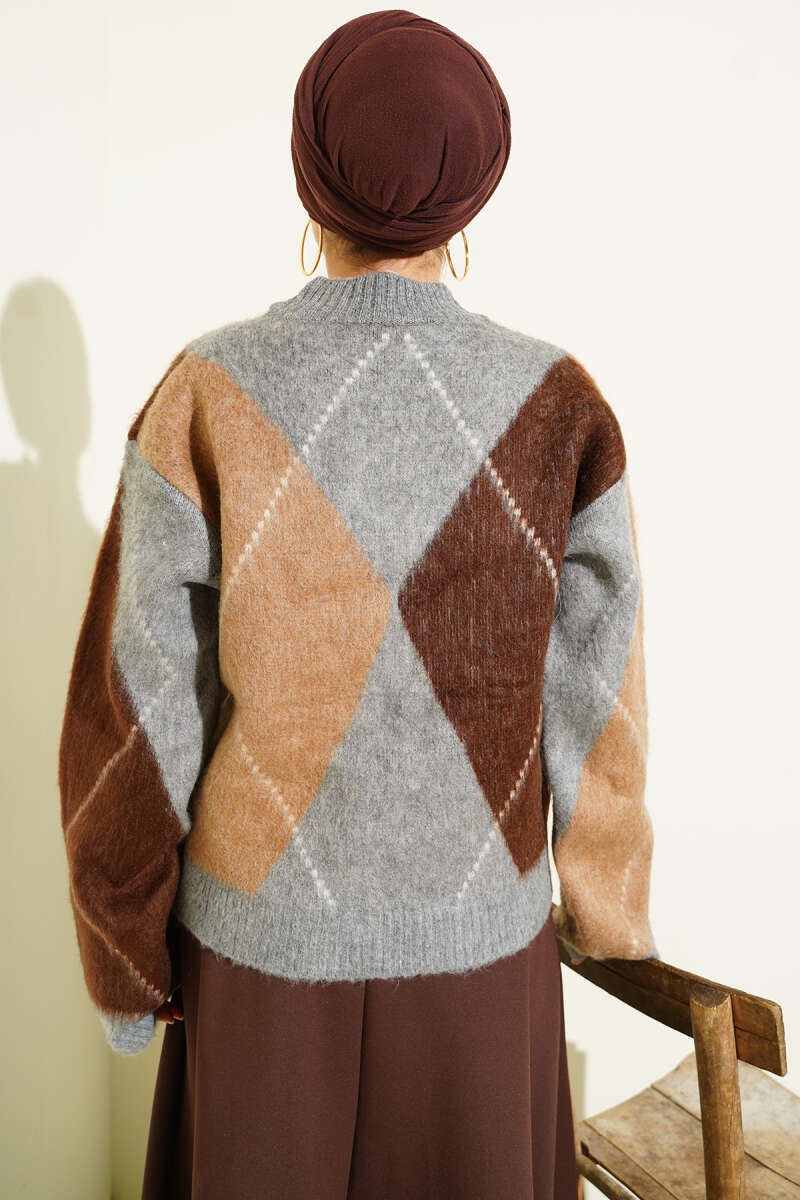 V-Neck Diamond Knit Sweater - Grey
