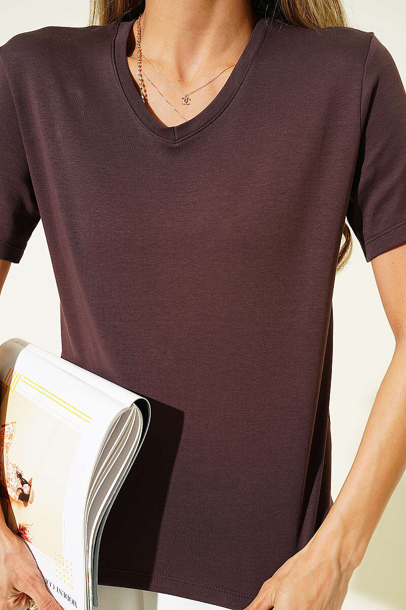 Basic V-Neck T-Shirt - Brown