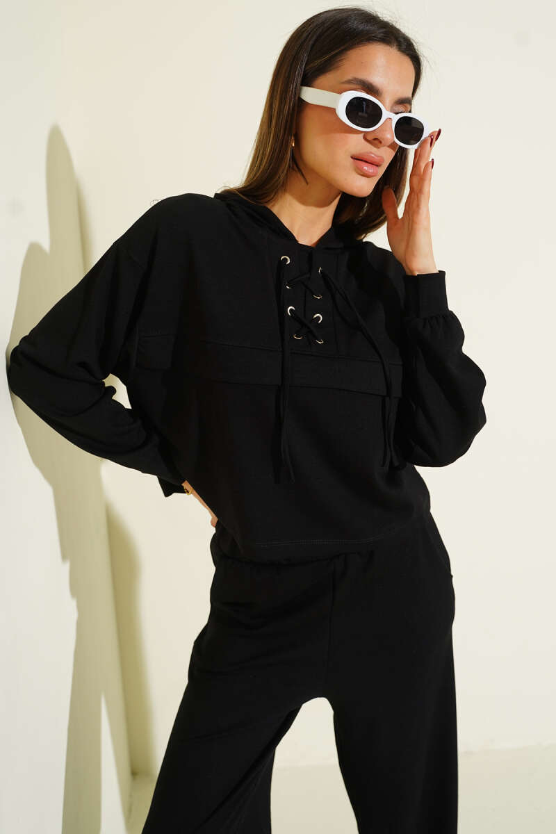 Loycha Sweatshirt Set with Lace-Up Collar - Black