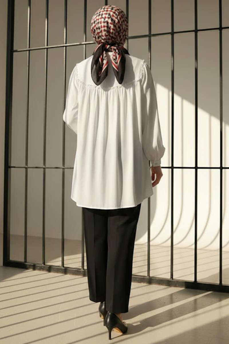 Loose Shirt with Bow Collar - White
