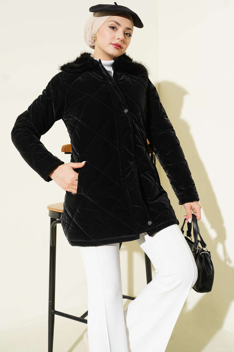 Short Quilted Coat with Faux Fur Collar - Black