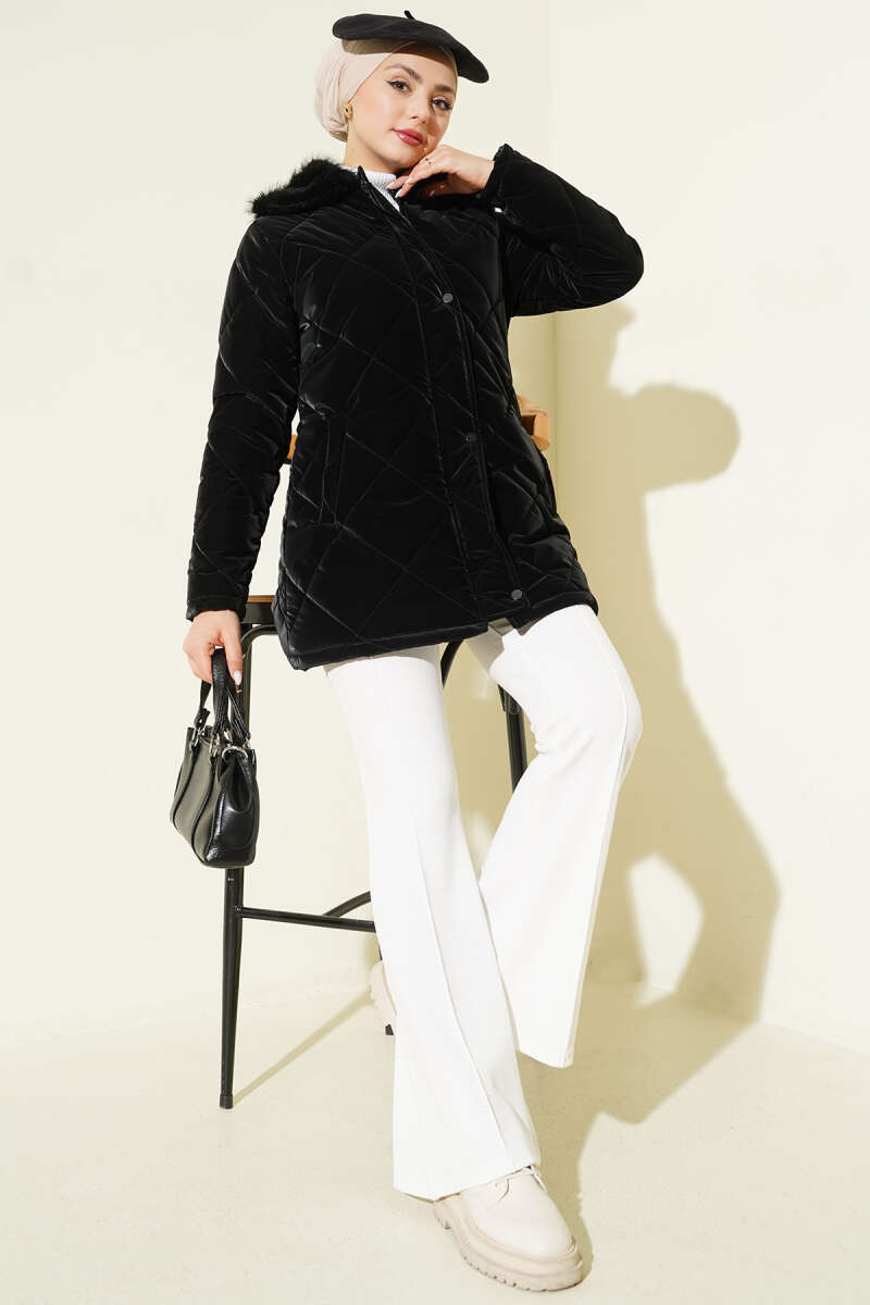 Short Quilted Coat with Faux Fur Collar - Black