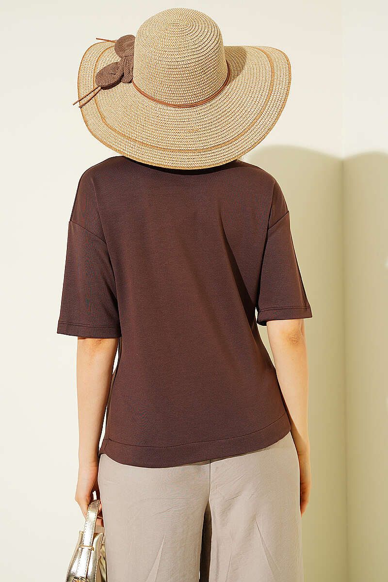 Side-Ruched Loycha T-Shirt with Brooch - Brown