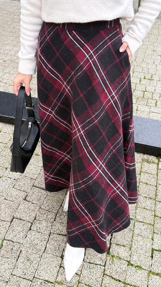 Plaid Skirt with Side Pockets - Black