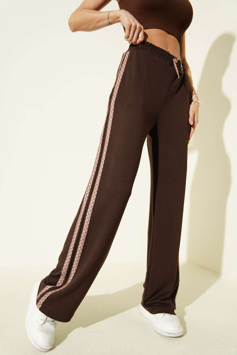 Loycha Pants with Side Stripe and Elastic Waist - Brown