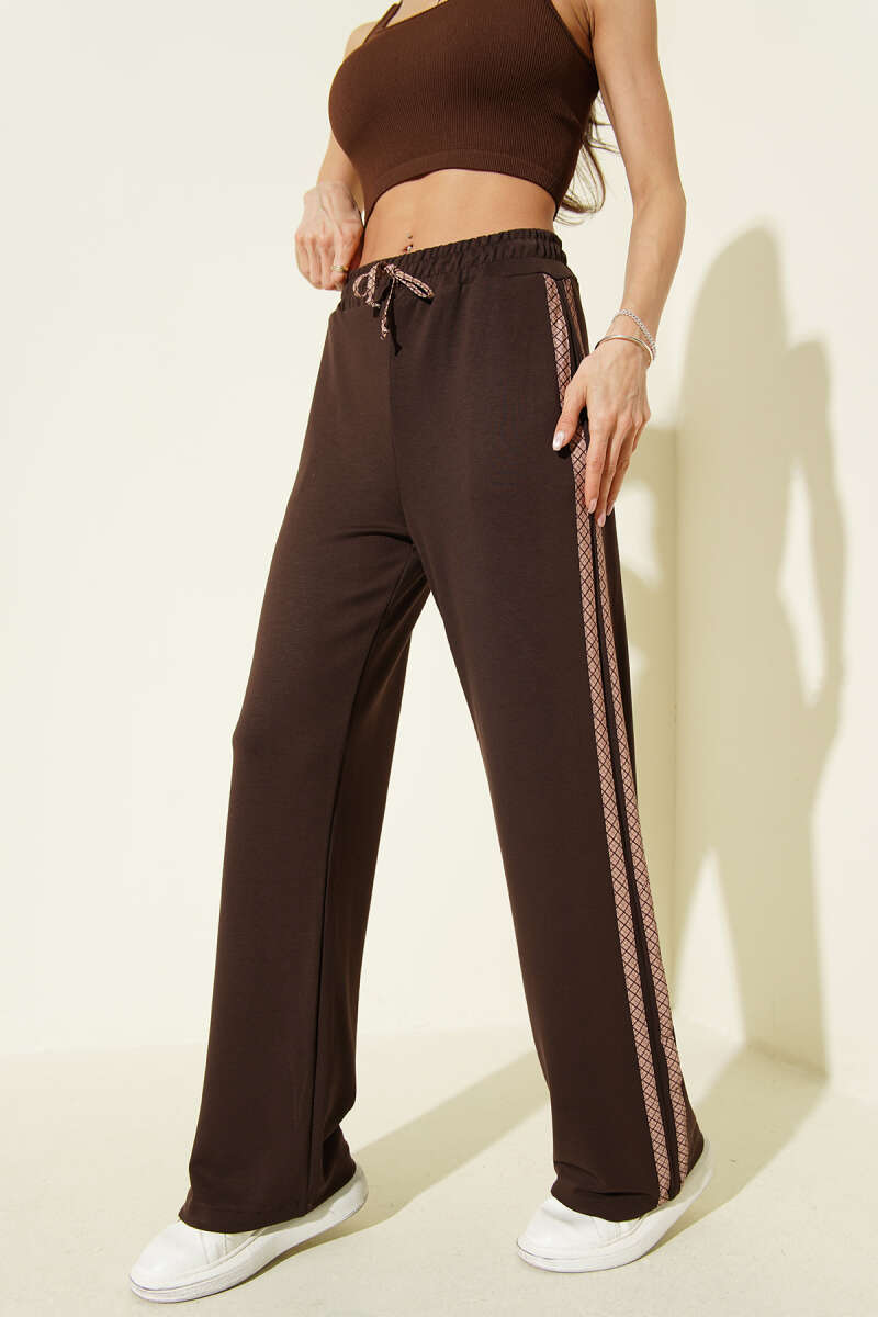 Loycha Pants with Side Stripe and Elastic Waist - Brown
