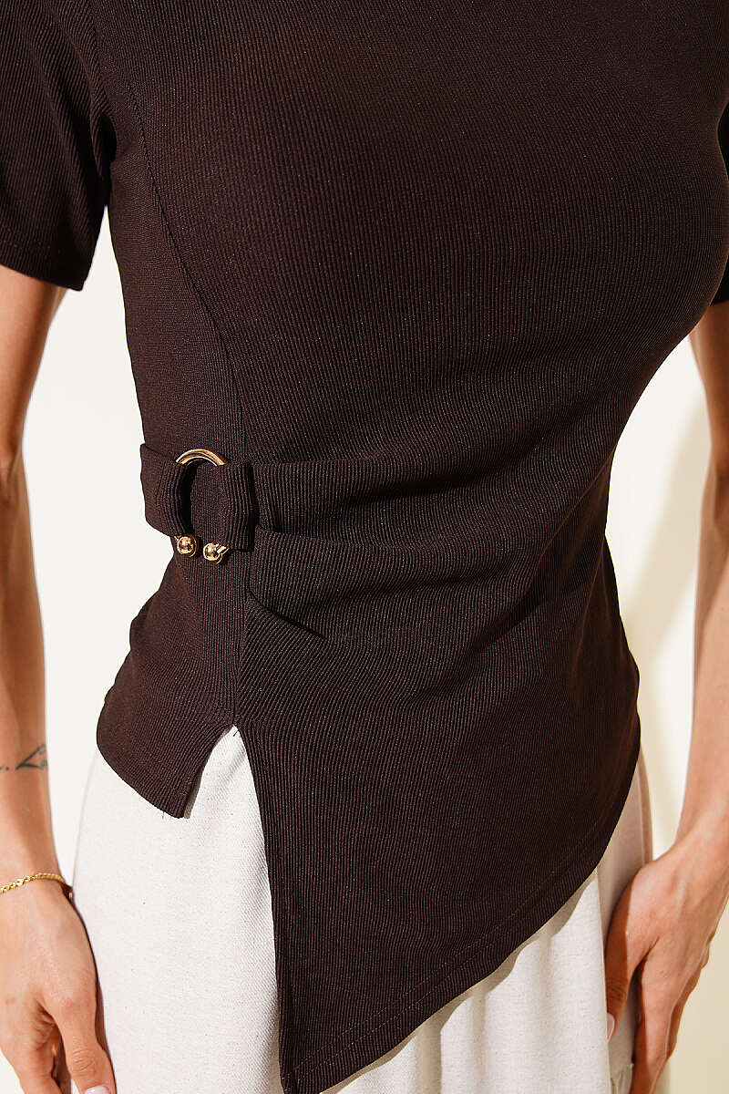 Short-Sleeve Blouse with Side Buckle - Brown