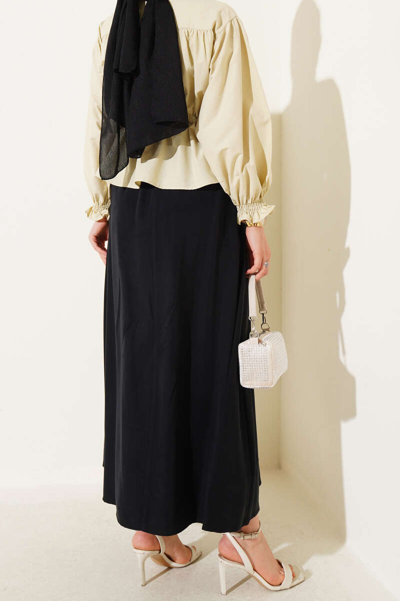 Basic Skirt with Side Pockets - Black
