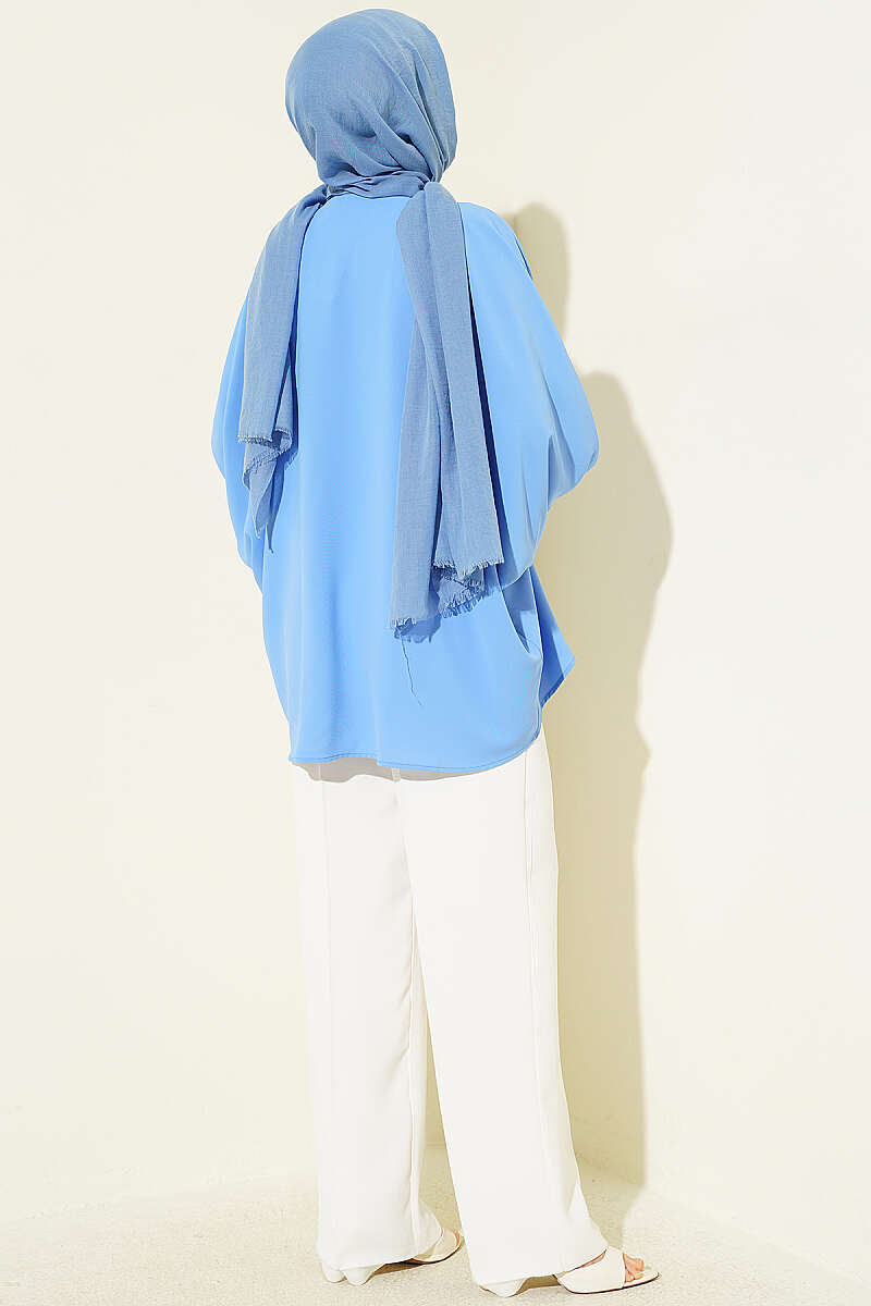 Oversized Batwing Shirt with Necklace - Blue