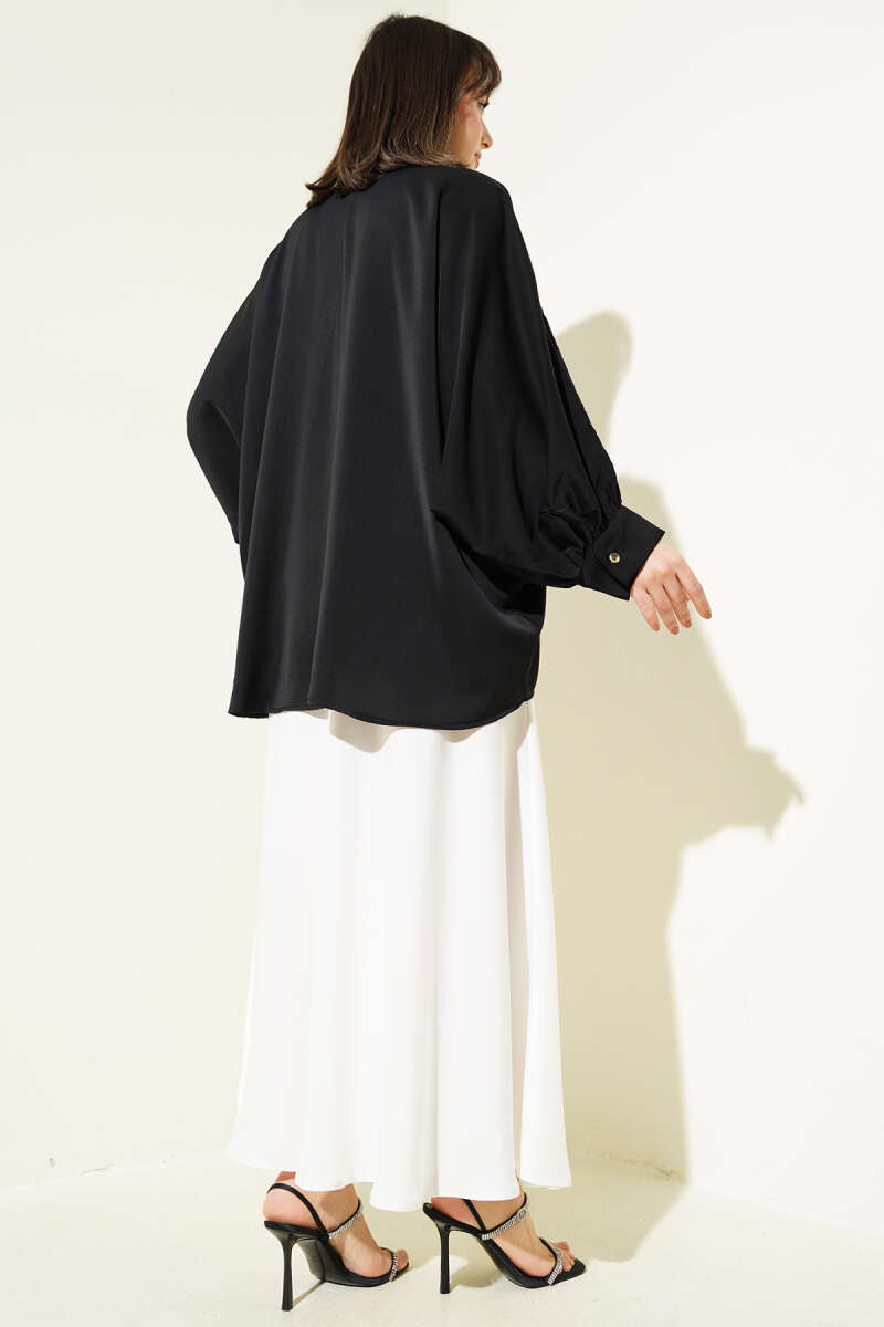 Oversized Batwing Shirt with Necklace - Black