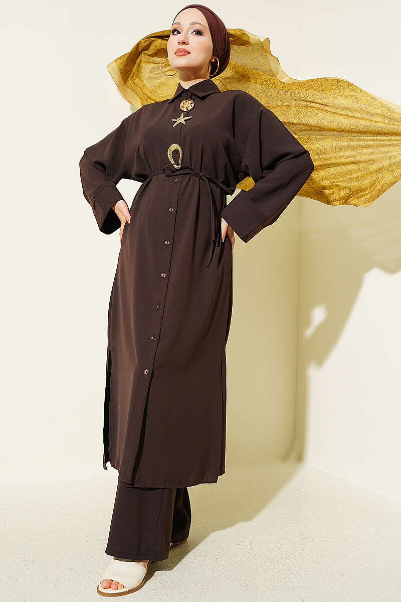 Two-Piece Set with Gold Star Brooch - Dark Brown