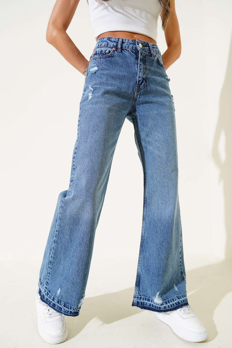 Distressed Flared Jeans - Blue