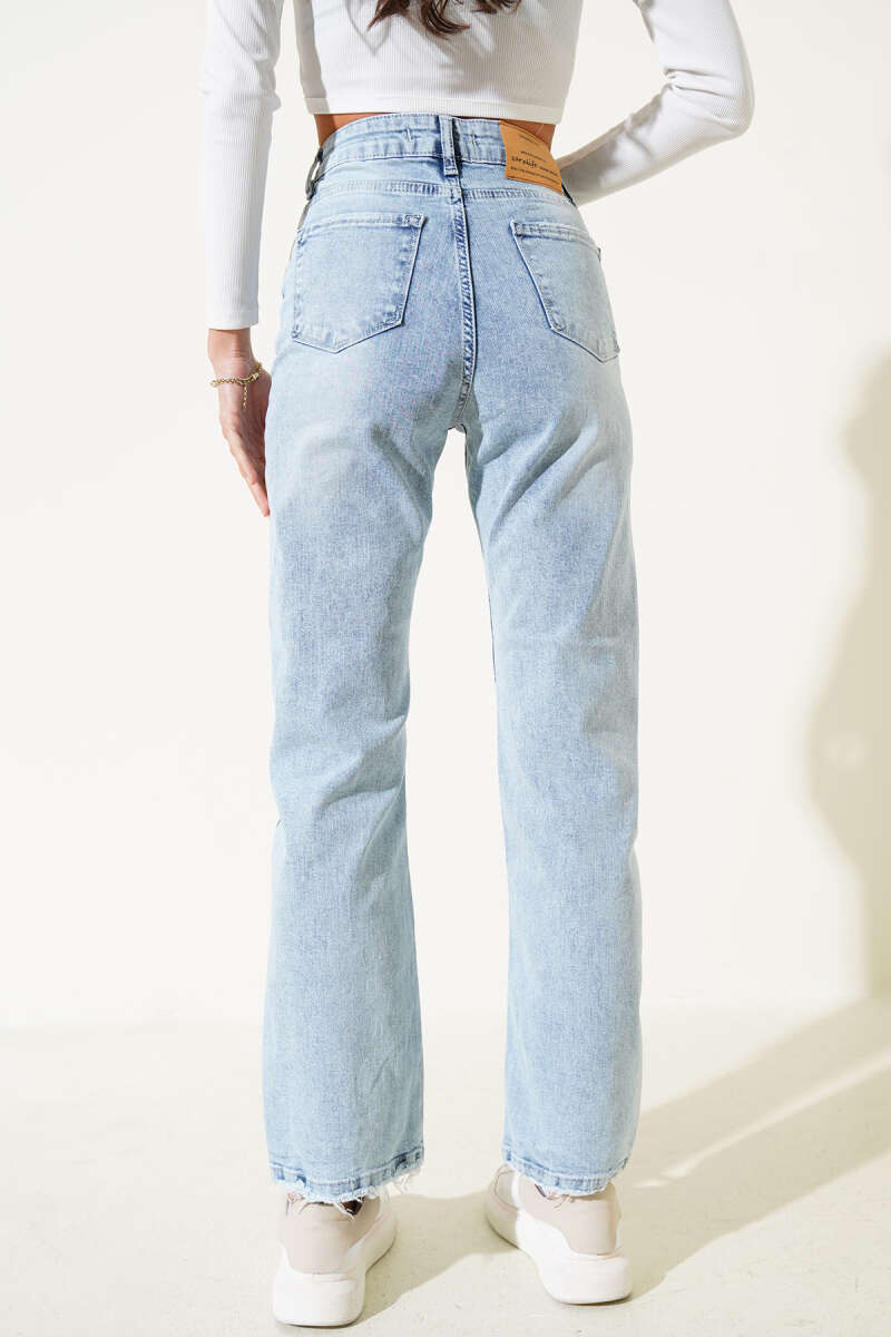 Distressed Straight-Leg Light Jeans - Light Wash